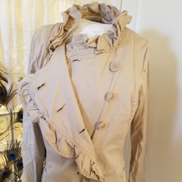 Short ruffled jacket - Picture 2 of 4